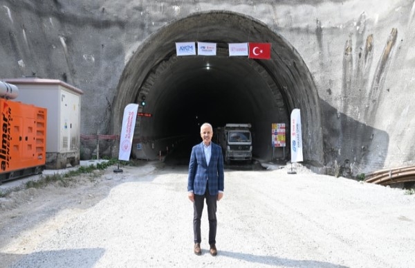 Ankara-İzmir Hızlı Tren Hattı 2027`de Hizmete Girecek