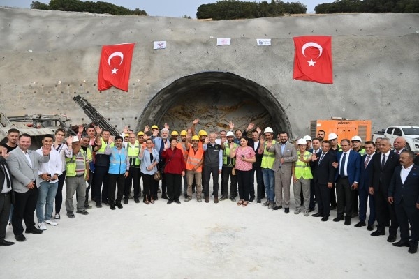 Ankara-İzmir Hızlı Tren Hattı 2027`de Hizmete Girecek