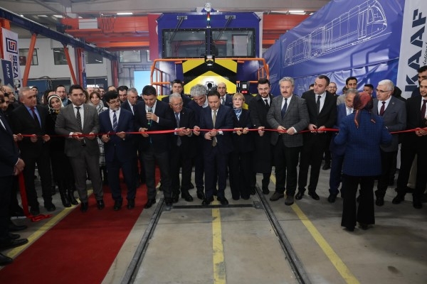 Dr.İlhami Pektaş: Kayseri’de Bataryalı Manevra Lokomotifinin Tanıtım Toplantısına Katıldık