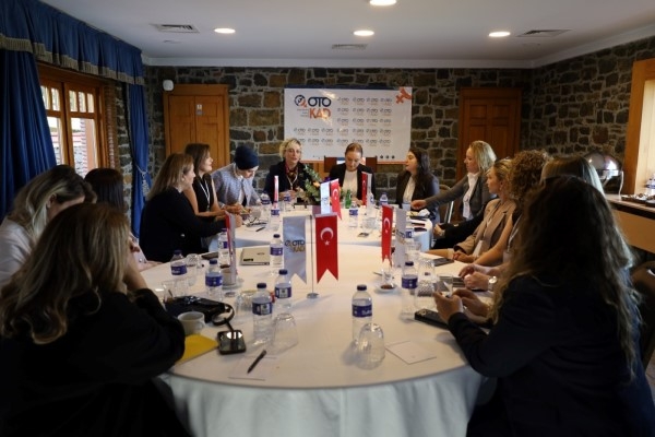 Otomotivde Kadın Derneği OTOKAD Faaliyete Geçti