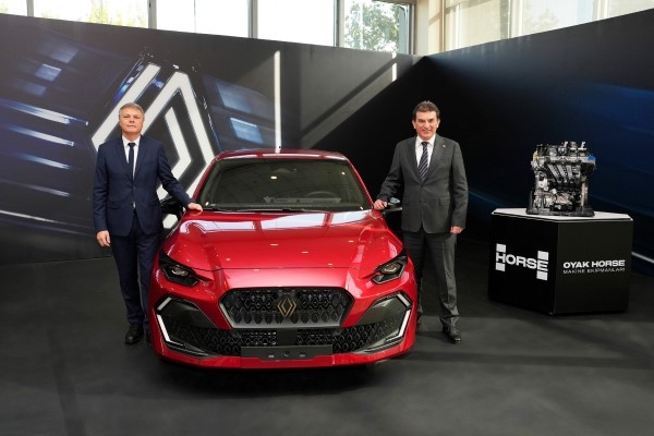 OYAK Genel Müdürü Murat Yalçıntaş, Renault’nun Bursa Üssünde Üretim Hattını İnceledi
