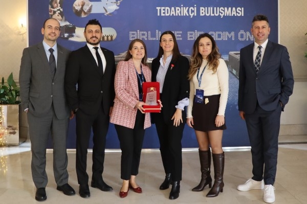 Yeşilova Otomotiv’e Karsan’dan “Kalite Ödülü”